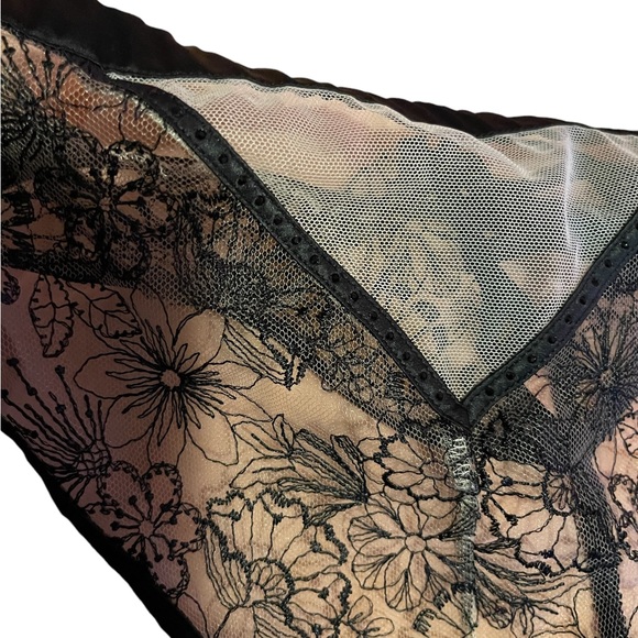 Black lace and rhinestone bra semi sheer lightly lined Victorias Secret - Picture 11 of 11